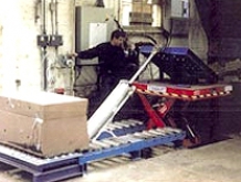 Scissor lift with inverted discharge